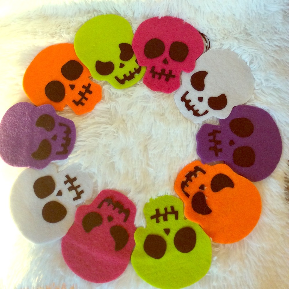 Multi Color Skull Halloween Wreath